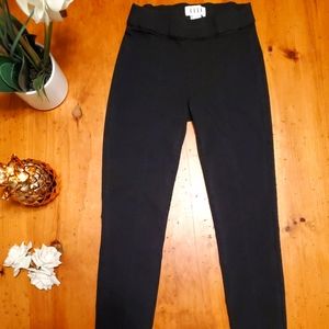 Elle black skinny pant size 2